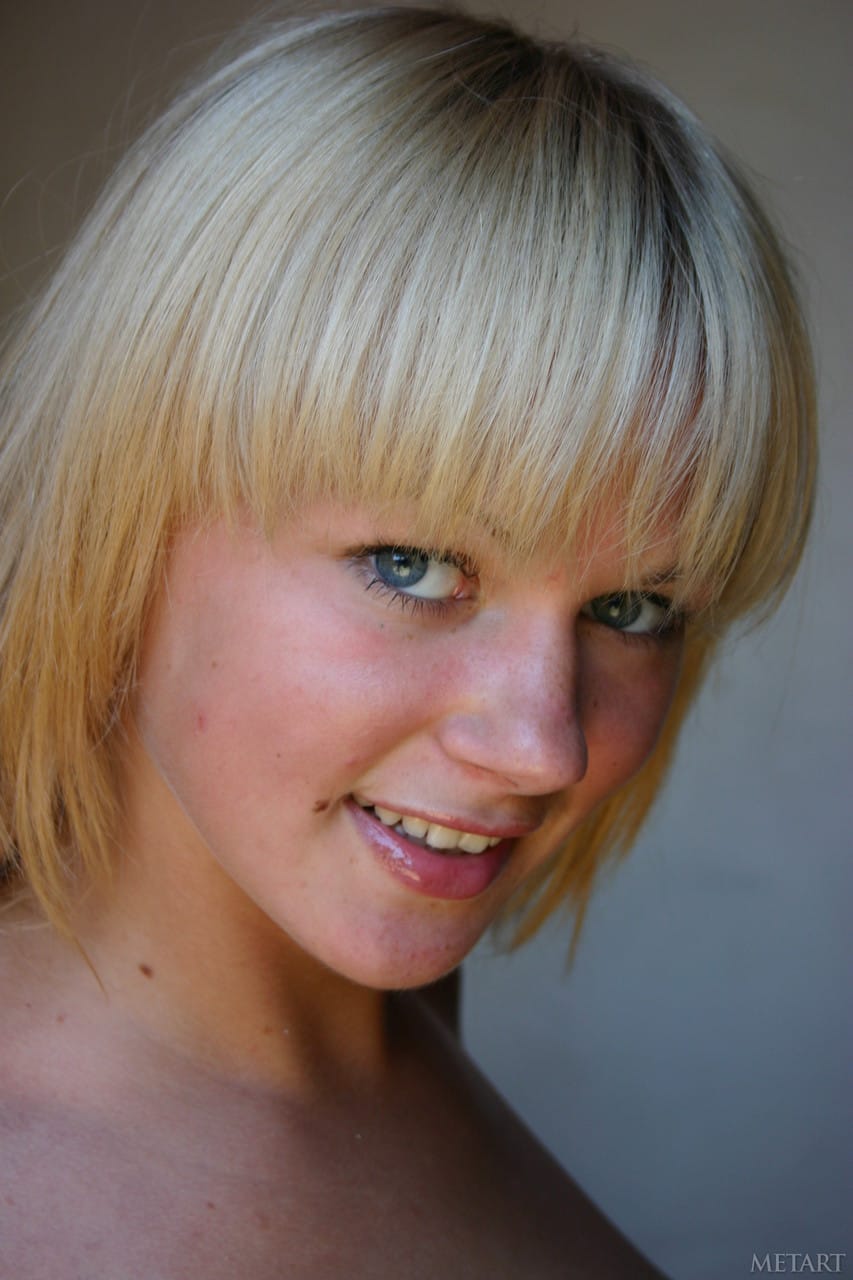 Feszes szőke Chantel A fürdeti a domborulatait - Anna Smart - 12. kép