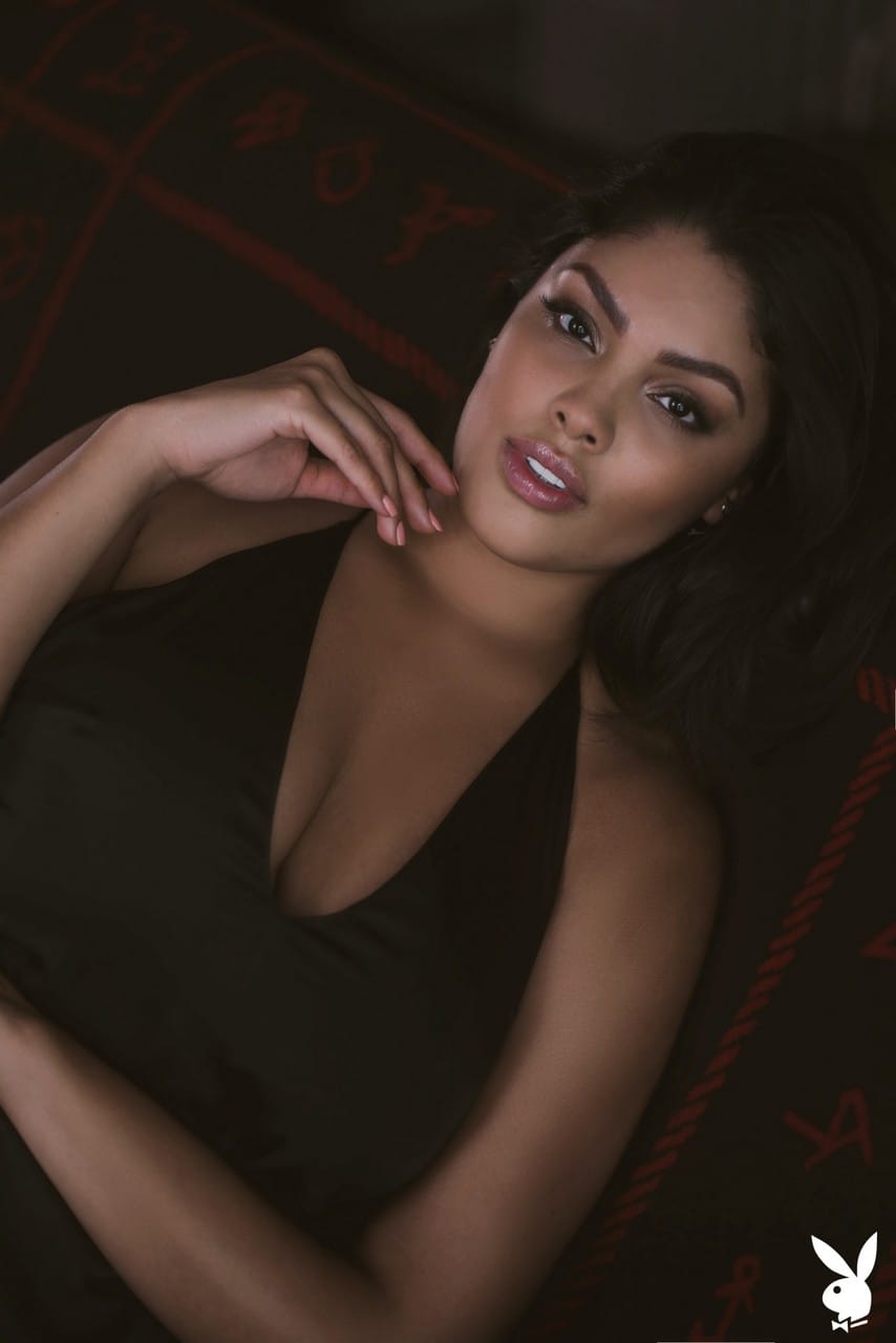 Lágy vonású mexikói szépség, Jocelyn Corona, otthoni fotózáson - Jocelyn Corona - 9. kép