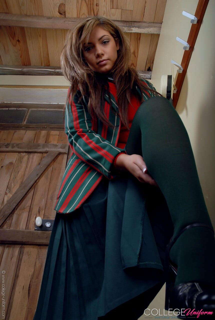 Samantha Buxton meztelen képei az egyetemi uniformisban - Samantha Buxton - 4. kép
