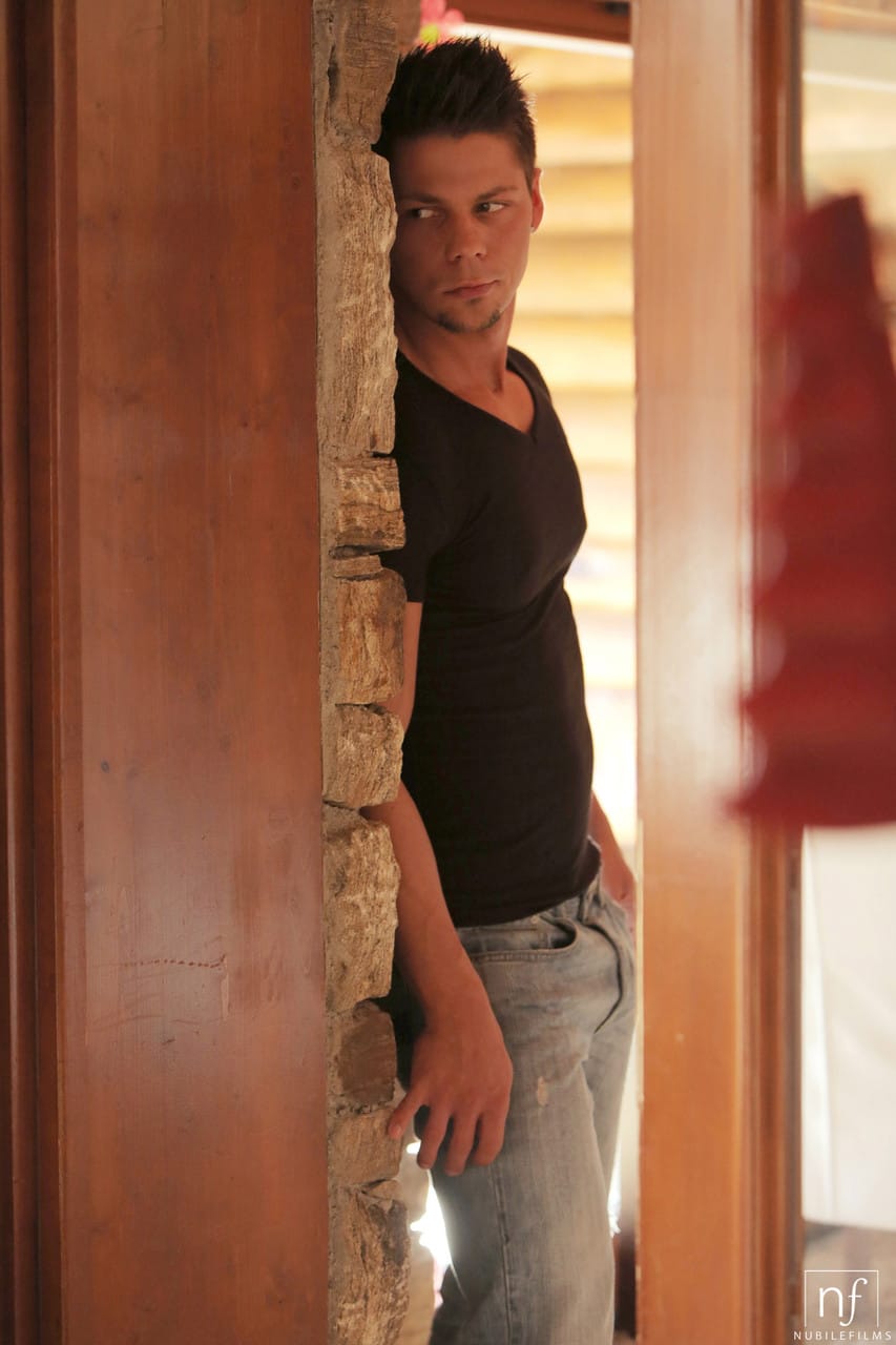 Gyönyörű szőke lány felizgul egy romantikus könyv olvasása közben - Angelo Godshack, Nathaly Cherie - 2. kép