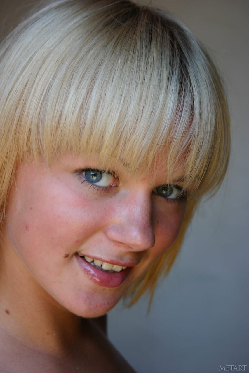 Feszes szőke Chantel A fürdeti a domborulatait - Anna Smart - 17. kép