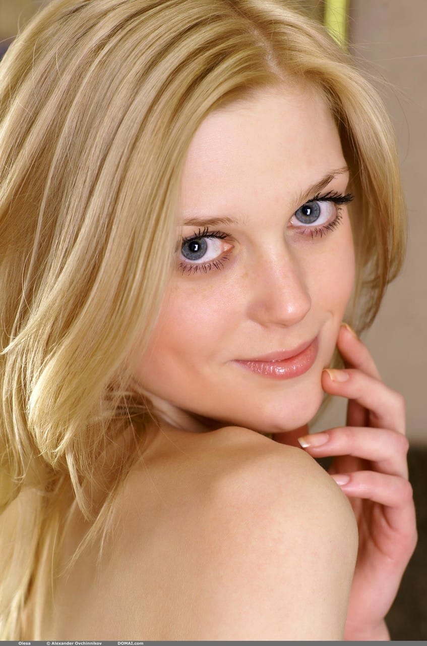 Szőke szépség, Olesa, meztelenül mutatja meg karcsú alakját - Olesa - 13. kép