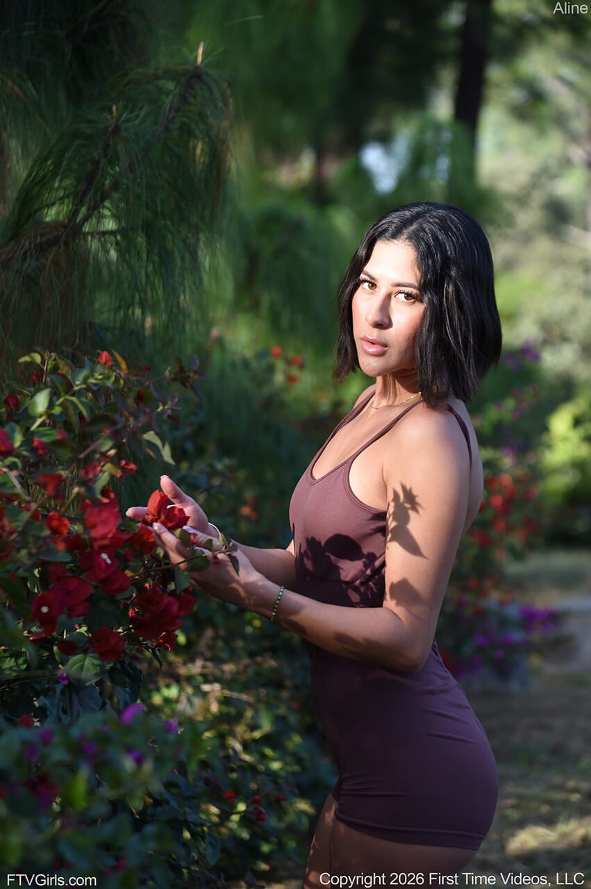 Aline szabadban lovagol dildón sportfelszerelésben, Aline - Popsi, Amatőr, PAWG - 9. kép