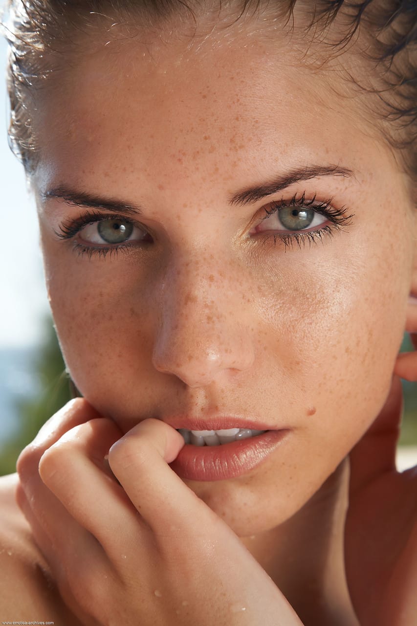 Iveta meztelenül az Errotica Archives-tól, Iveta - Tökéletes, Arc, Medence - 19. kép