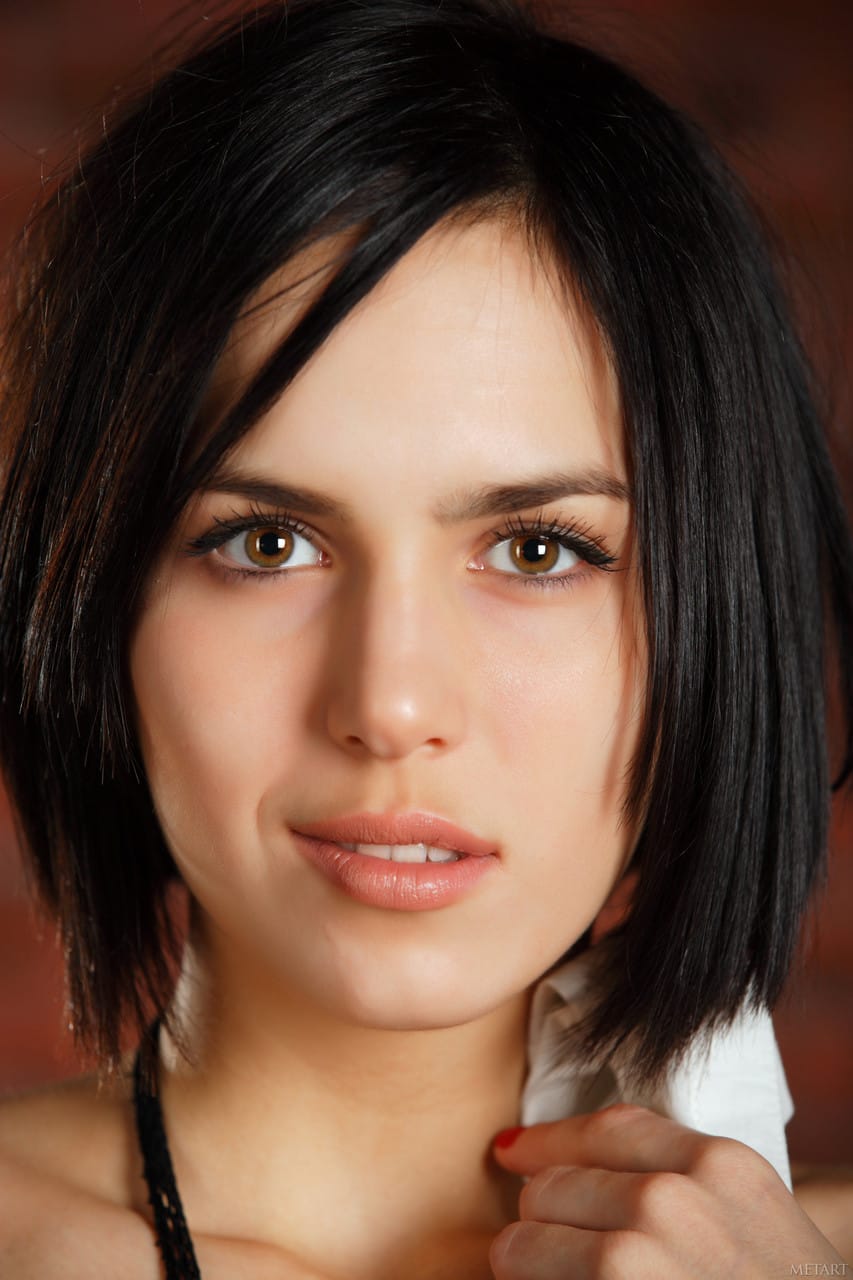 Macy A – karcsú sötét hajú szépség szóló galériában, Macy A - Rövid haj, Arc, Cuki - 6. kép