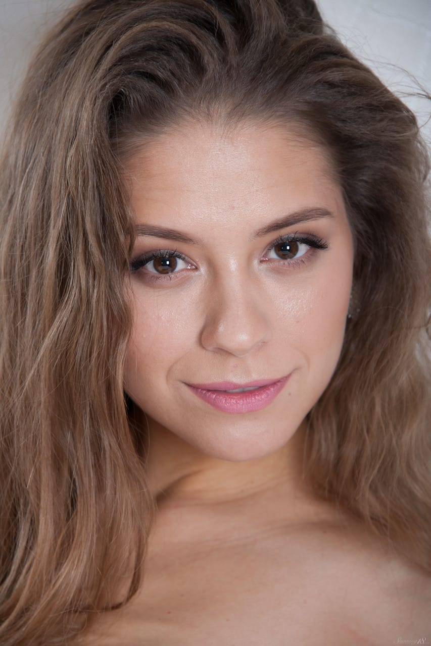 Cassandra karcsú alakját mutatja meg csipkés harisnyában, Olya Fey - Fehérnemű, Tökéletes, Harisnya - 11. kép