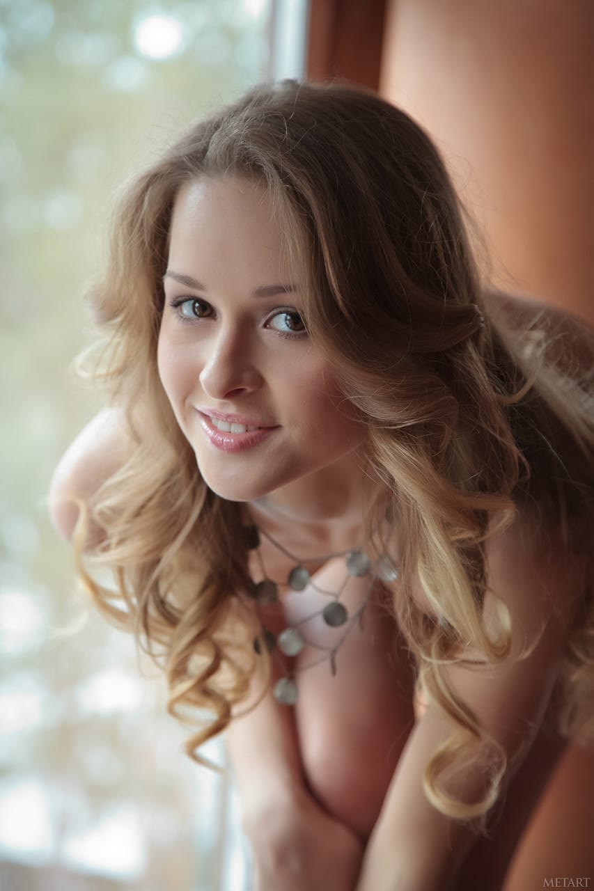 Toxic A megmutatja apró, szaftos punciját közelről, Toxic A - Tökéletes, Közelkép, Borotvált - 2. kép