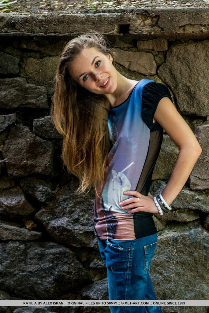 Karissa Diamond - karcsú fiatal modell szoros képekben, Karissa Diamond - Arc, Szabadban, Európai - 6. kép