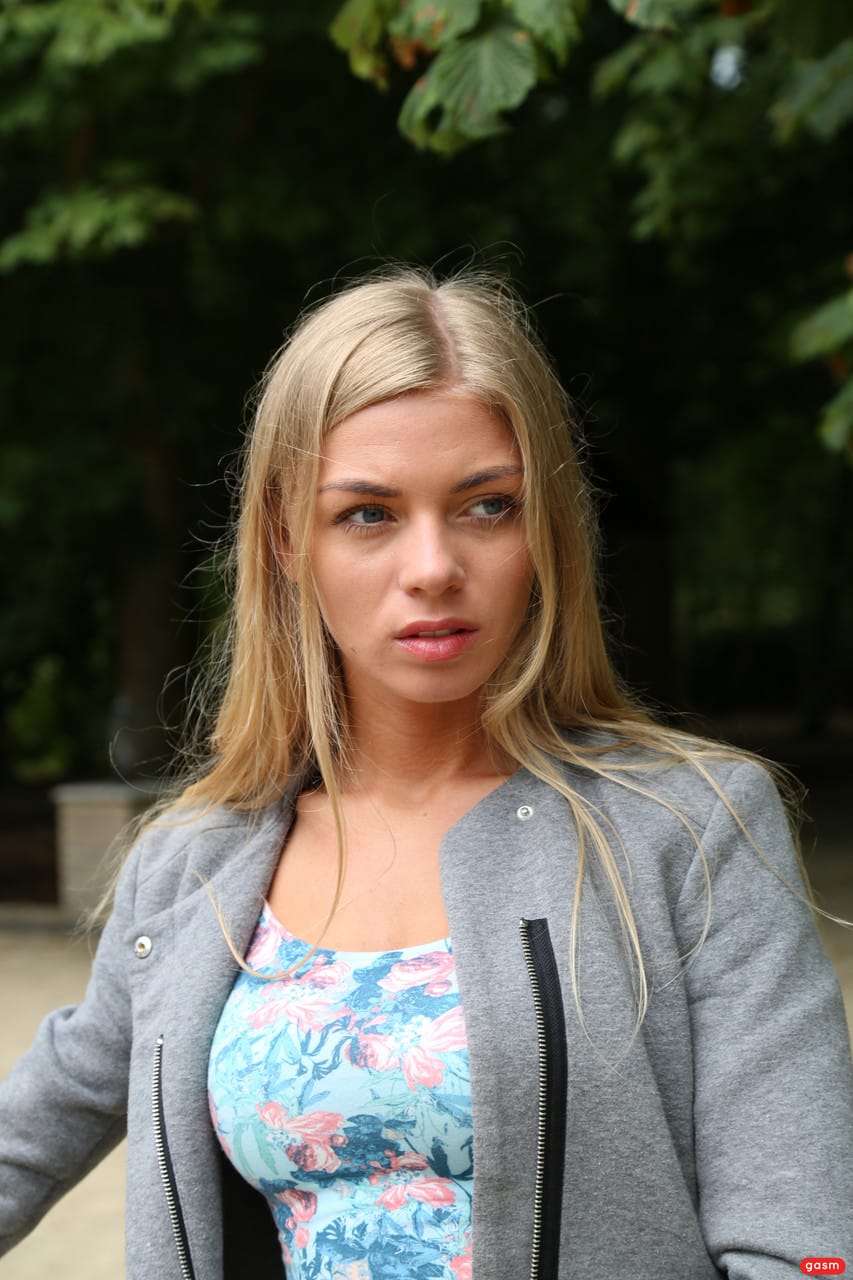 Lolly Gartner - POV szex és lábfej akció, Lolly Gartner - Német, Fehér, Pornósztár - 4. kép