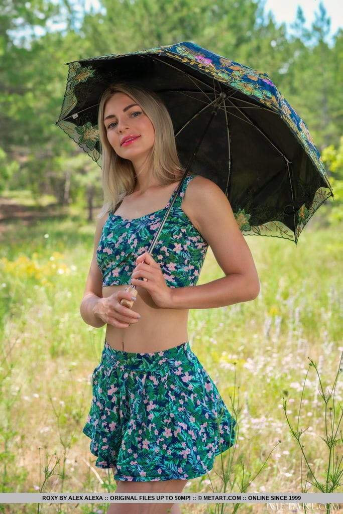 Roxy - meztelenül a természetben, Roxy - Cuki, Fiatal, Gyönyörű - 2. kép