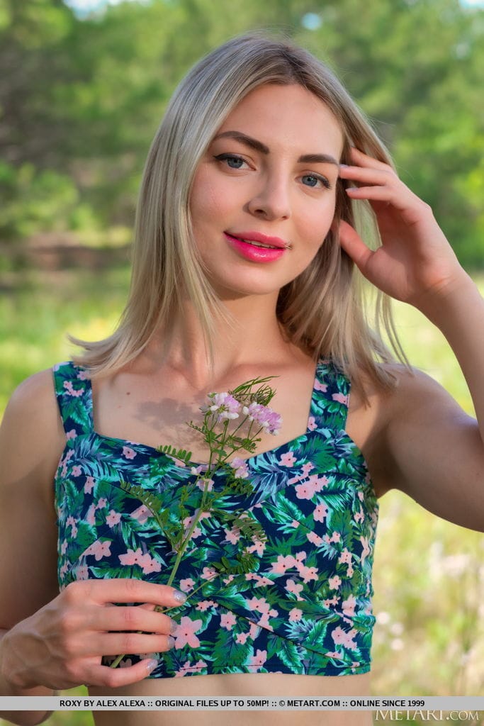 Roxy - meztelenül a természetben, Roxy - Cuki, Fiatal, Gyönyörű - 3. kép