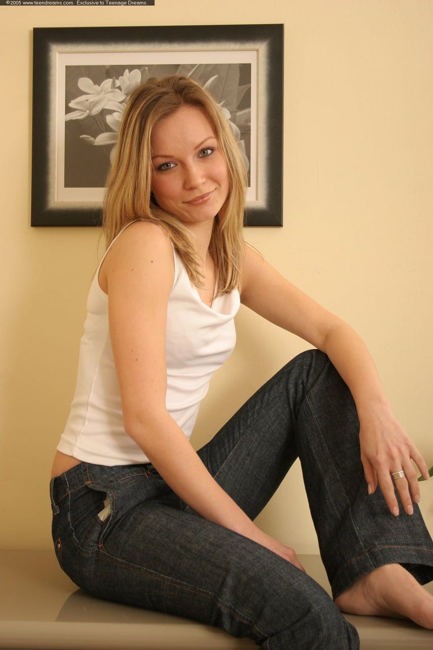 Sylvie Sinner - szexi vetkőzős képek, Sylvie Sinner - Amatőr, Gyönyörű, Cuki - 3. kép