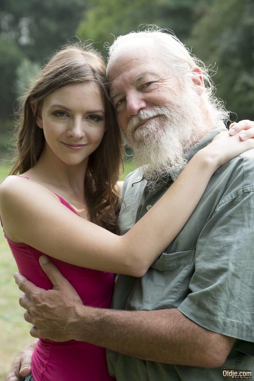 Rebecca Ruby és egy idősebb férfi - szabadtéri fotók, Bruno, Rebecca Ruby - Fiatal, Érett Fiatal, Cuki - 3. kép
