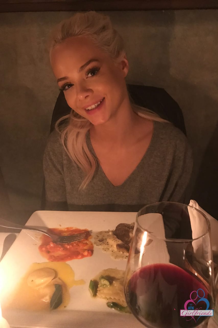 Elsa Jean - vékony amatőr barátnő dögös popsija, Elsa Jean - Valóság, Szőke, Apró - 2. kép