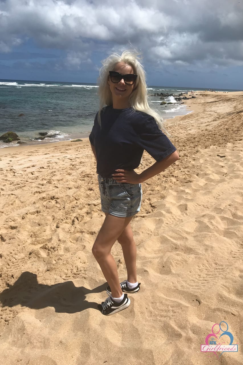 Elsa Jean - vékony amatőr barátnő dögös popsija, Elsa Jean - Valóság, Szőke, Apró - 6. kép