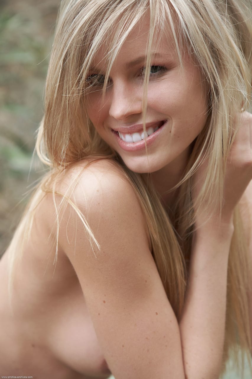 Marketa - szőke szépség hódító tekintettel, teljesen meztelenül, Marketa - Gyönyörű, Fiatal, Szóló - 21. kép