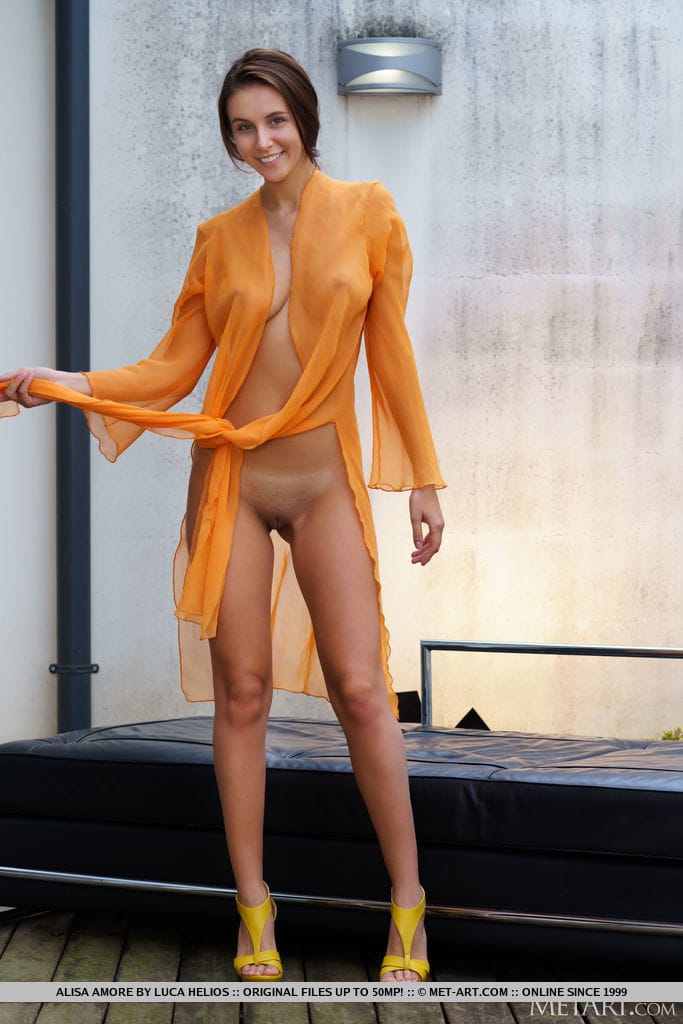 Alisa Amore - meztelenül az ágyon, Alisa Amore - Tökéletes, Fiatal, Modell - 4. kép