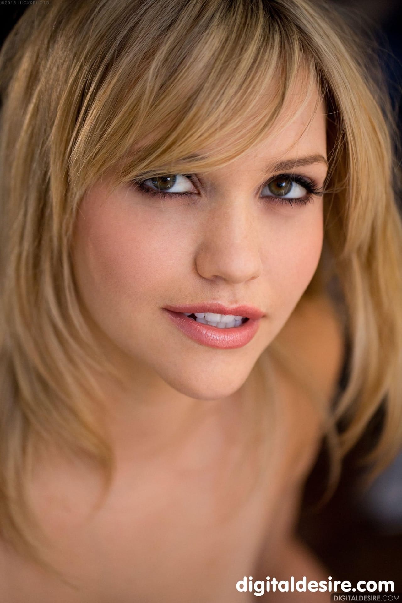 Mia Malkova - gyönyörű szőke szépség közelről, Mia Malkova - Arc, Bombázó, Bugyi - 10. kép