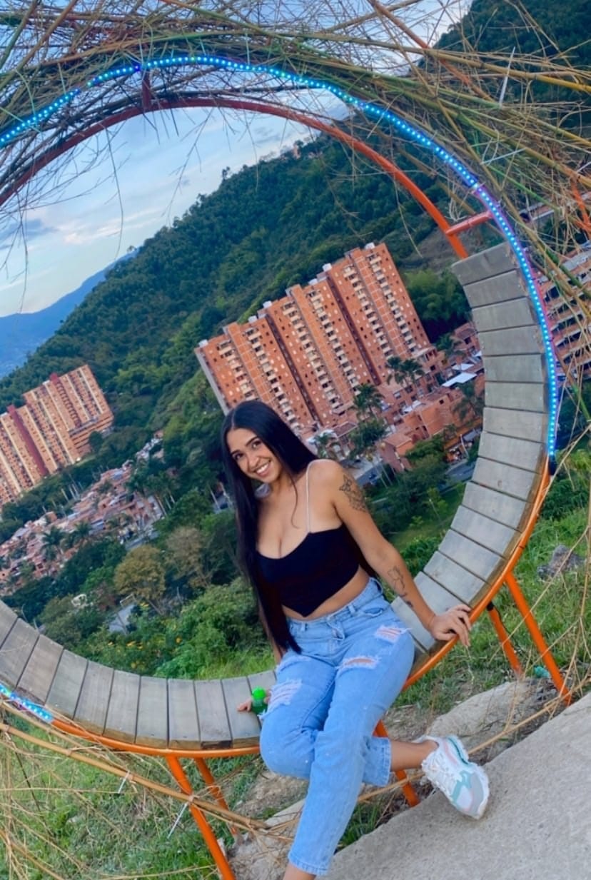 Sarah Lopez – dögös idomok exkluzív válogatásban - Latina, Bikini, Szelfi - 13. kép