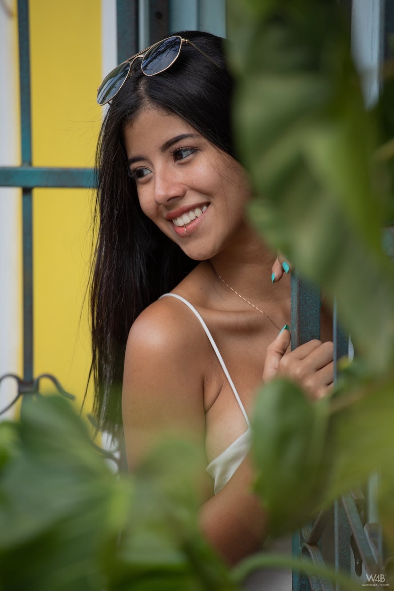 Iris Lucky - a tetovált lábú latina szépség szóló fotói, Iris Lucky - Gyönyörű, Latina, Bombázó - 2. kép