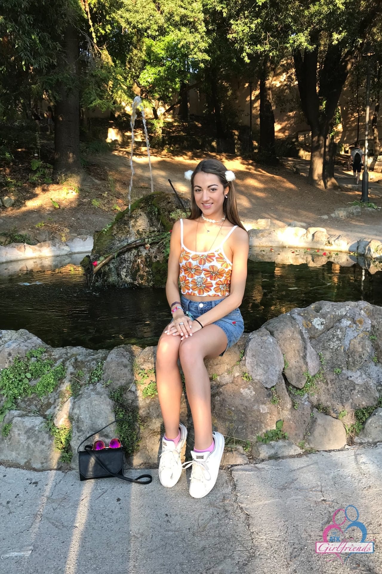 Lily Adams - karcsú barátnő szóló fotói, Lily Adams - Nyilvános, Barátnő, Dohányzás - 11. kép