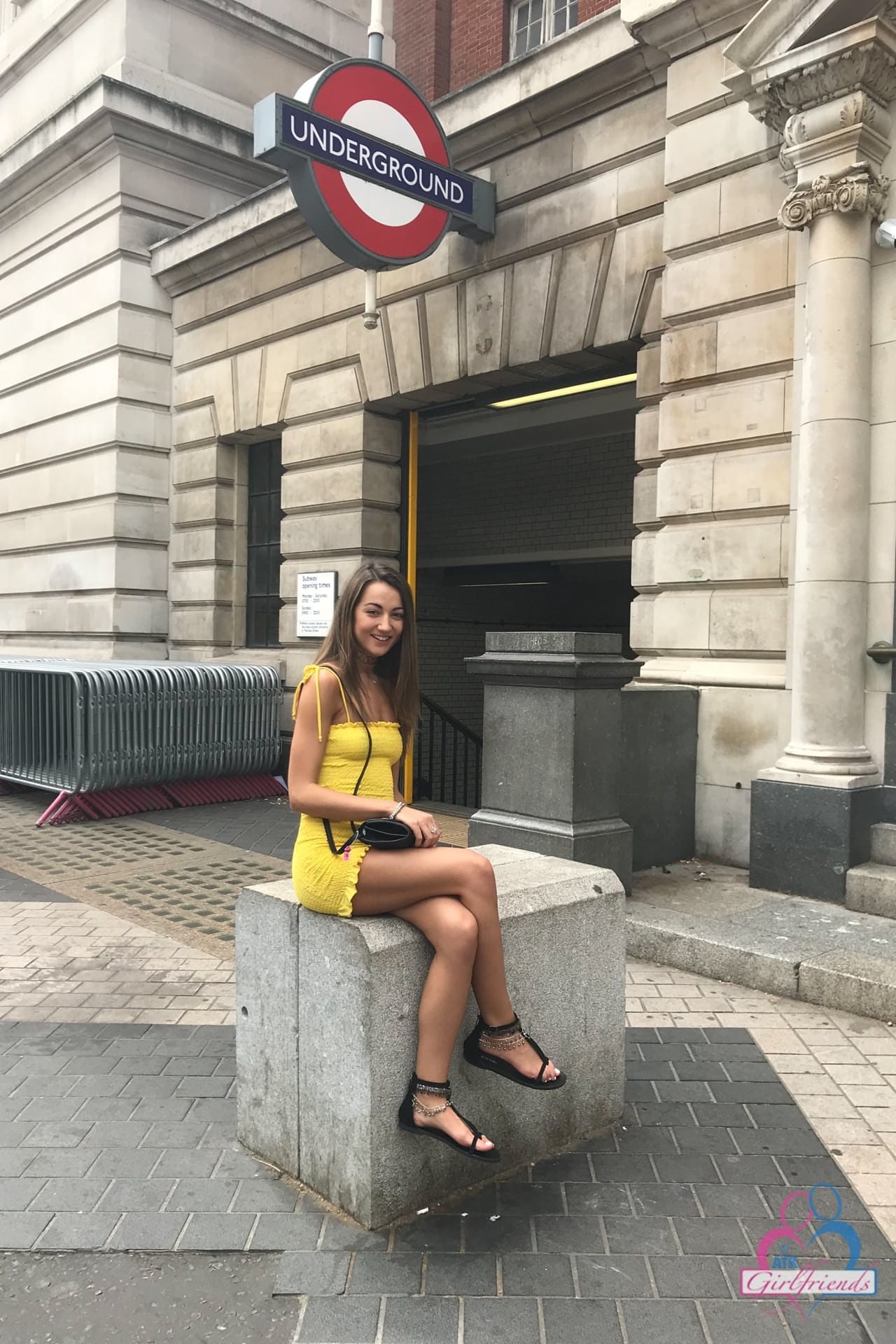 Lily Adams - karcsú barátnő szóló fotói, Lily Adams - Nyilvános, Barátnő, Dohányzás - 2. kép