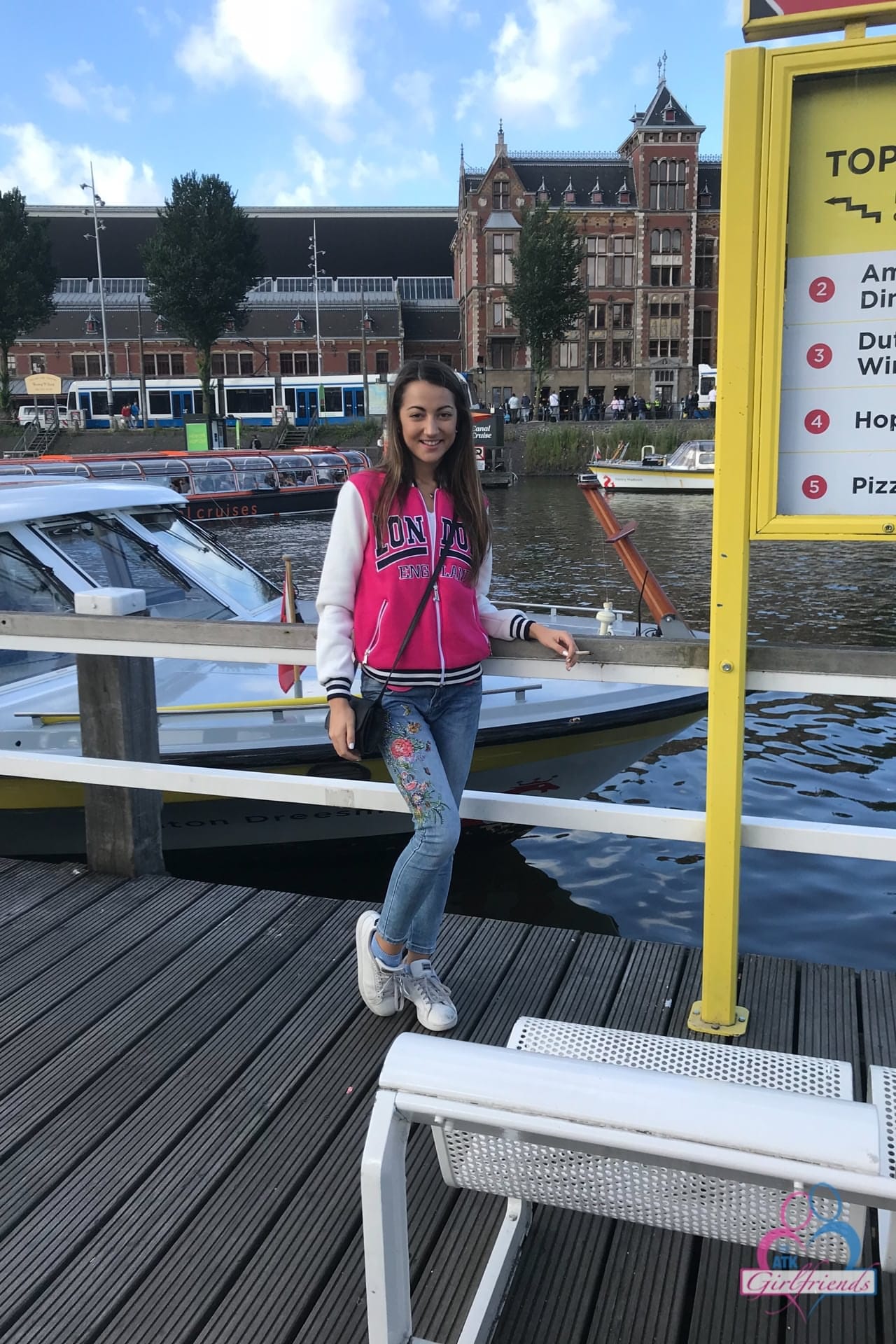 Lily Adams - karcsú barátnő szóló fotói, Lily Adams - Nyilvános, Barátnő, Dohányzás - 9. kép