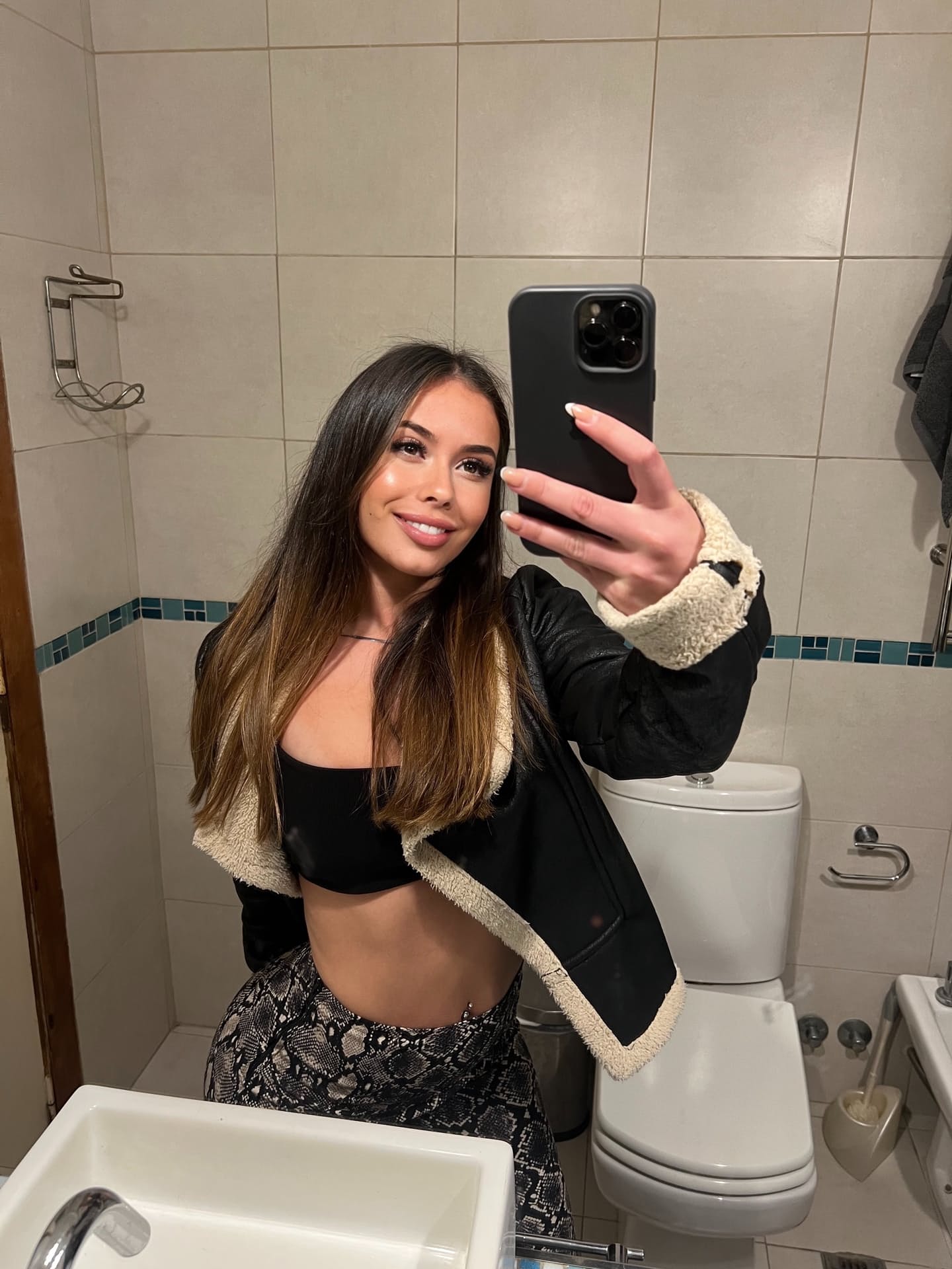 Sabrina Fontana dögös szóló fotói, Sabrina Fontana - Szelfi, Fiatal, Farmer - 15. kép