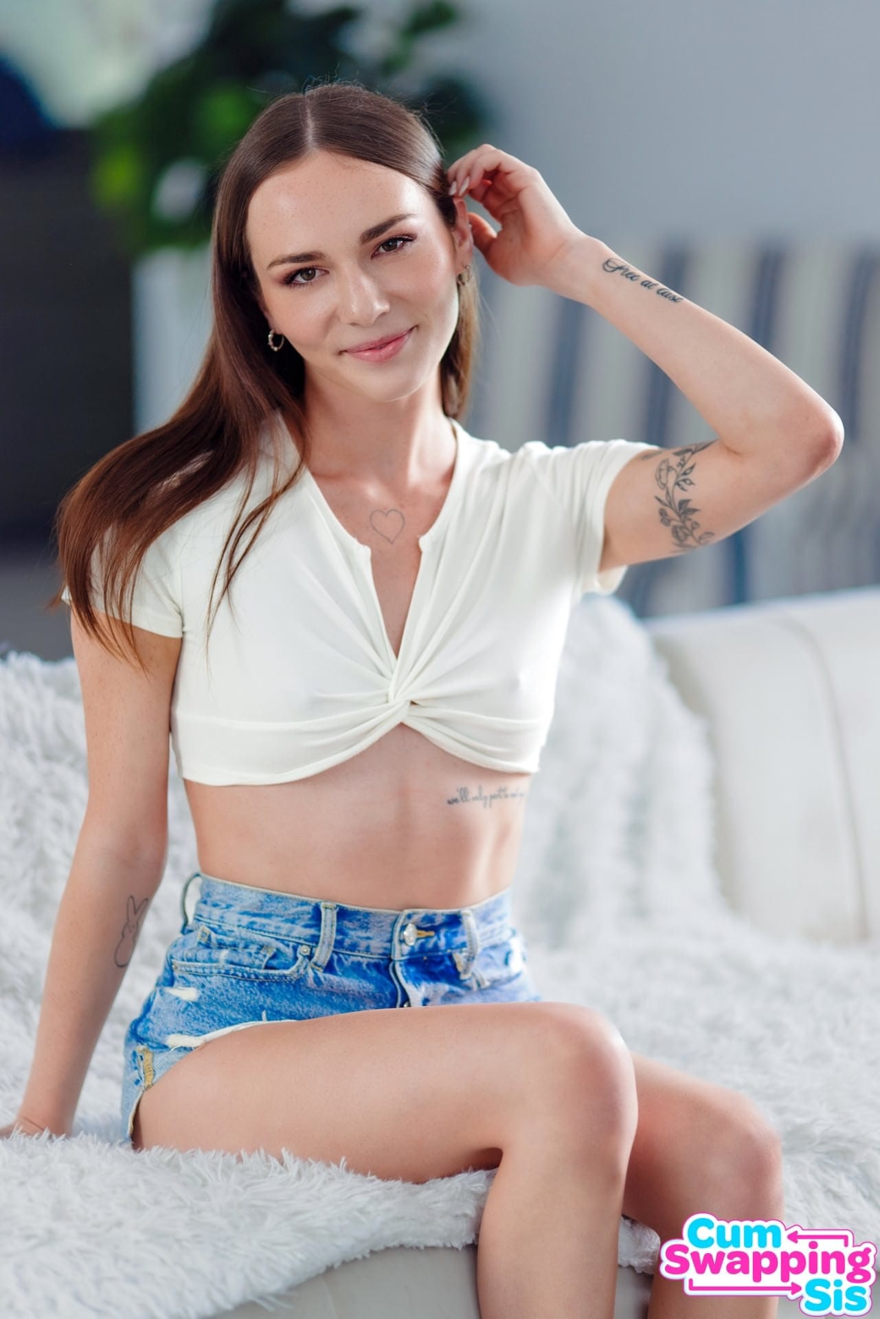 Daisy Phoenix és Tess Thompson kettesben kényeztetik a pasit, Daisy Phoenix, Tess Thompson, Parker Ambrose - Rajtakapva, Leszbikus, Hármas - 17. kép