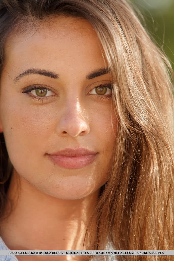 Dido A és Lorena B a szabadban – dögös glamúr fotók, Dido A, Lorena Garcia - Arc, Fiatal, Szabadban - 18. kép