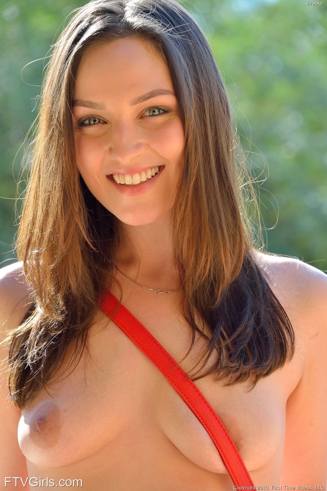 Brooke – bájos barna lány nyilvános villantása, Pepper XO - Gyönyörű, Szexi, Nyilvános - 18. kép