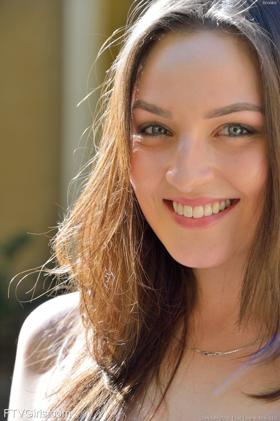 Brooke – bájos barna lány nyilvános villantása, Pepper XO - Gyönyörű, Szexi, Nyilvános - 7. kép