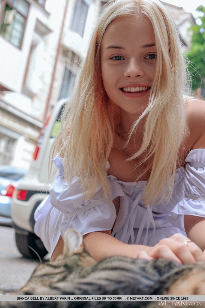 Bianca Bell gyönyörű szőke tinédzser meztelenül, természetes szépségét megmutatva