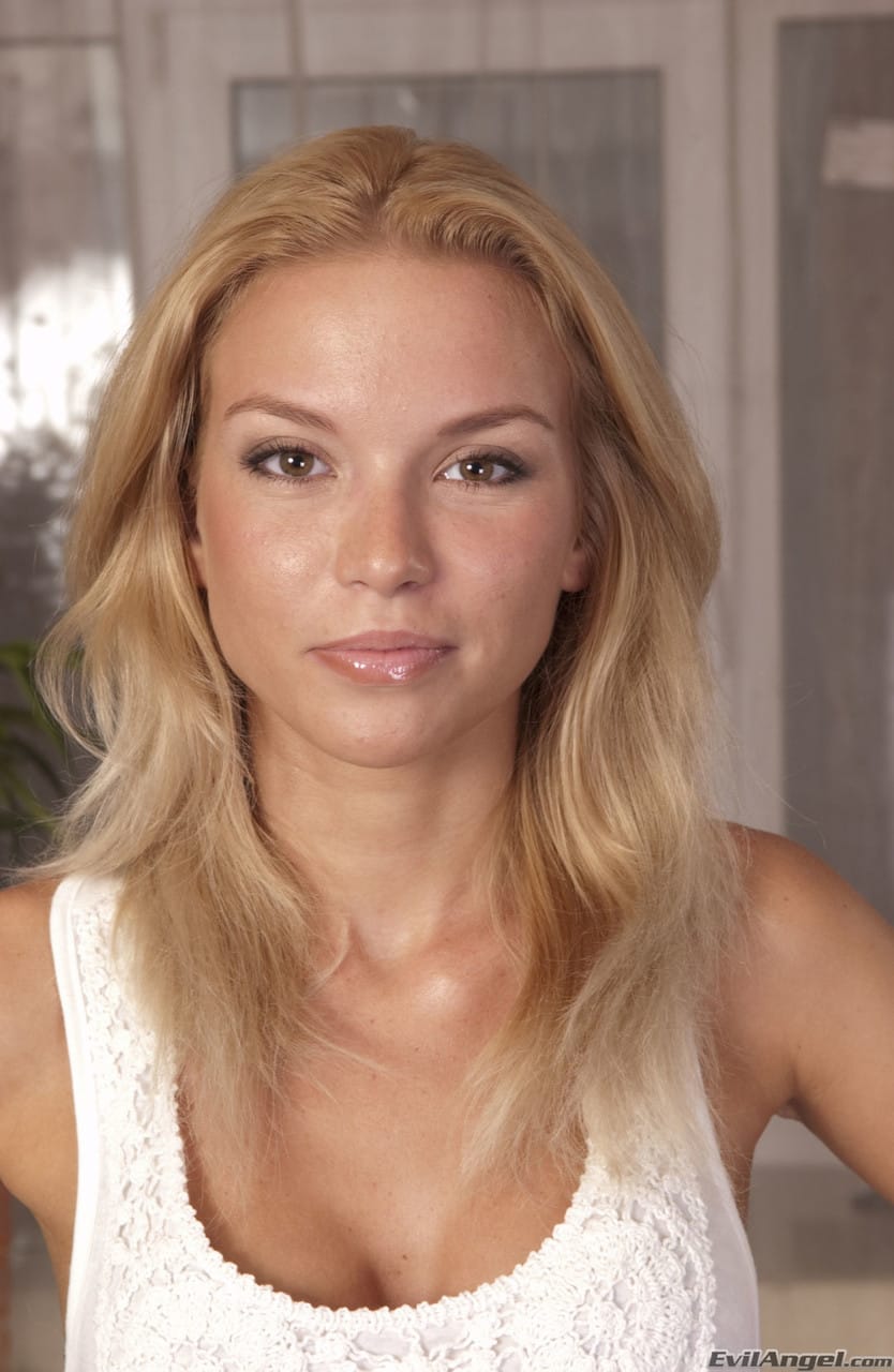 Innessa és barátnője a hármas szex izgalmában