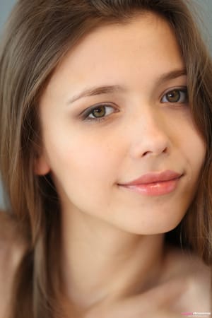 Mila Azul karcsú ukrán modell természetes szépség fotók