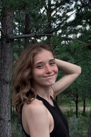 Crazy Frog Mia vékony amatőr modell OnlyFans fotó szoknyában szabadban